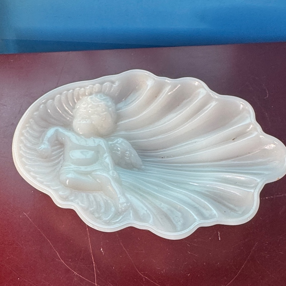 Vintage Avon Heavenly white milk glass cherub and seashell soap or trinket dish
